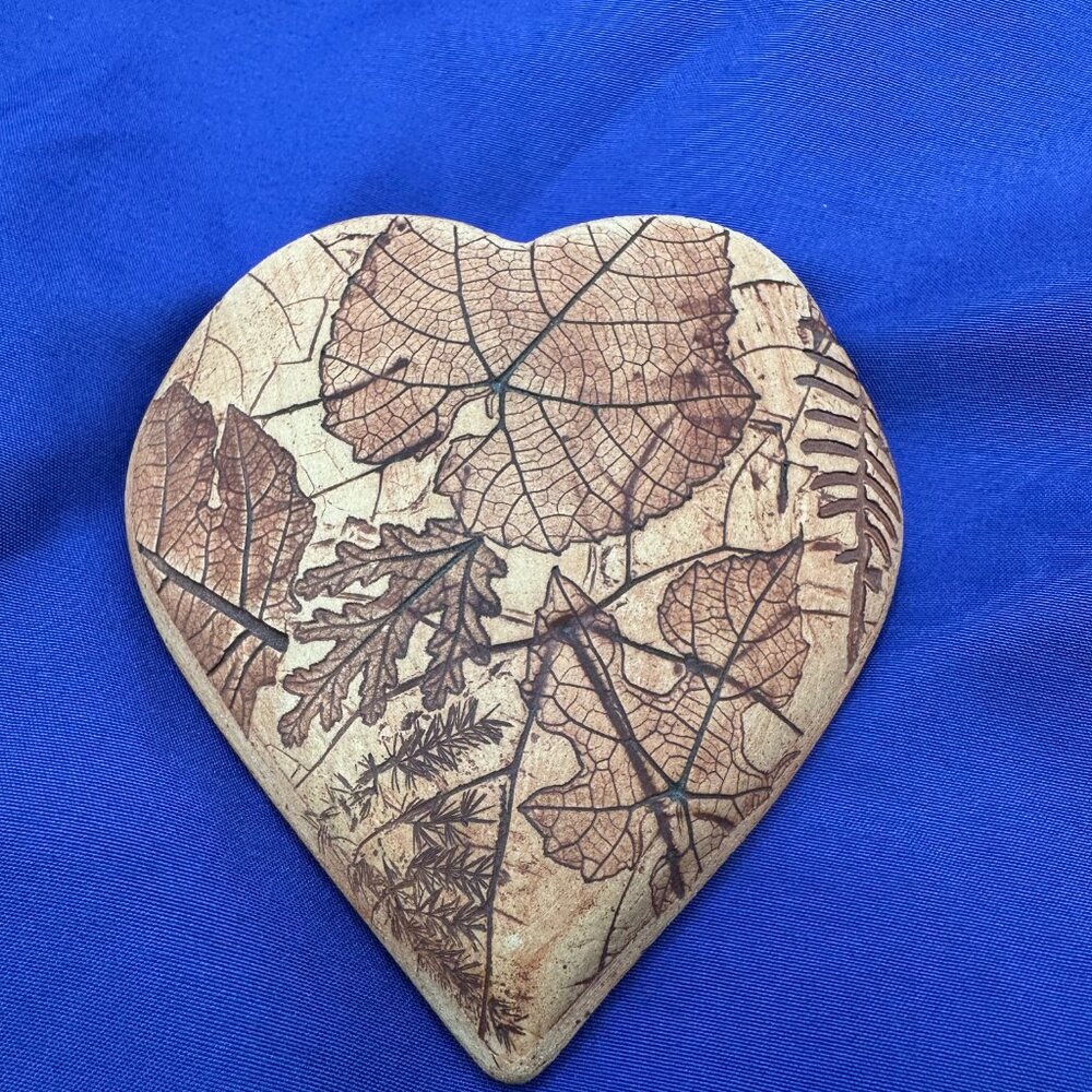 VTG Malabar Pottery Heart-Shaped Wall Pocket Vase - Picture 12 of 13